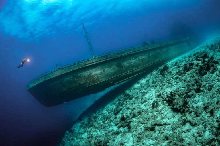 Затонуло судно: от физики до реальных трагедий на море